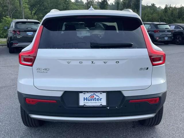 2025 Volvo XC40 B5 Core Bright Theme