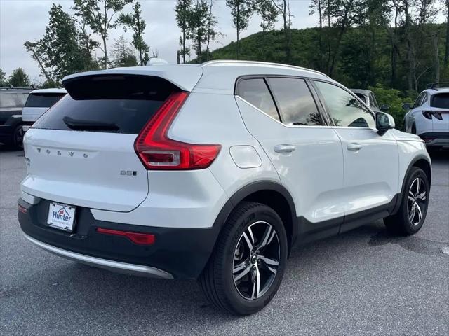 2025 Volvo XC40 B5 Core Bright Theme