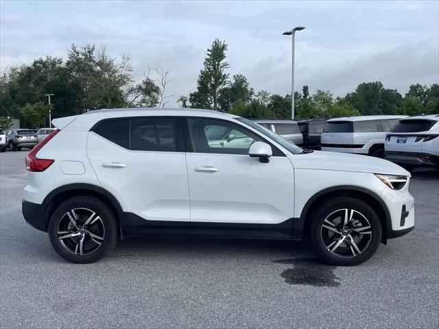 2025 Volvo XC40 B5 Core Bright Theme