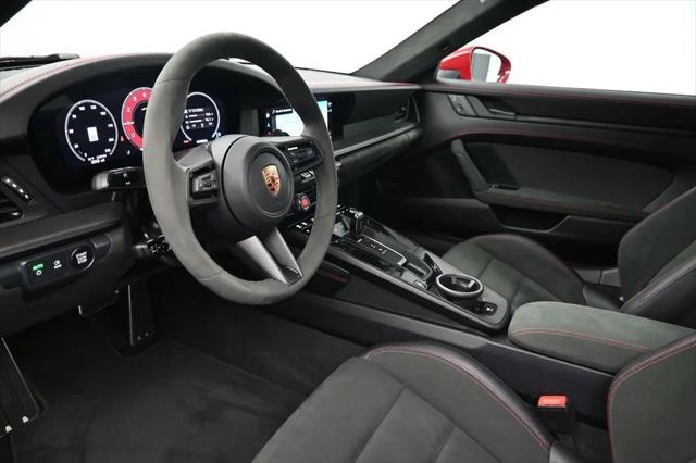 2025 Porsche 911 Carrera 4 GTS