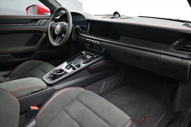 2025 Porsche 911 Carrera 4 GTS