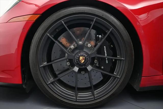 2025 Porsche 911 Carrera 4 GTS