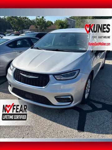 2024 Chrysler Pacifica Touring L for sale in East Moline, IL
