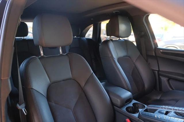 2020 Porsche Macan Macan