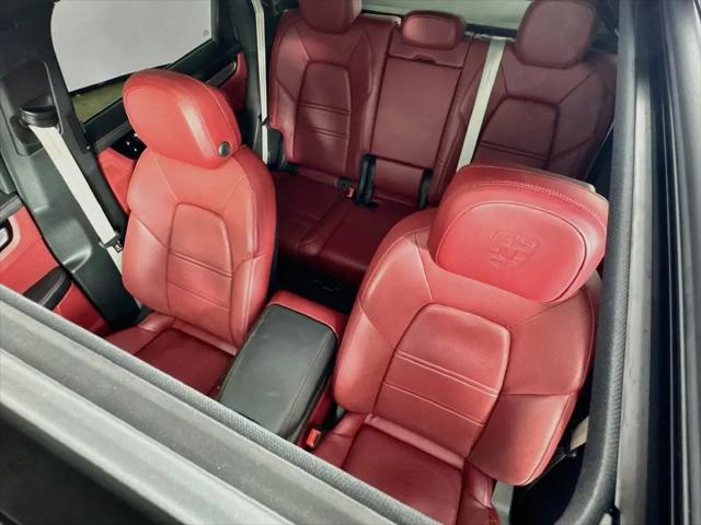 2023 Porsche Cayenne Platinum Edition