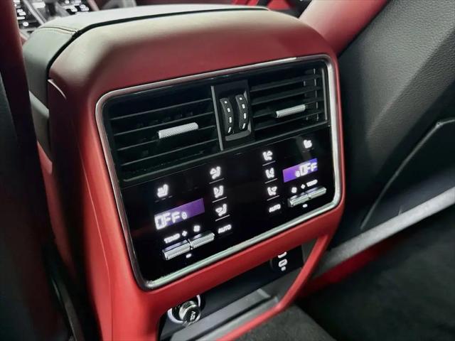 2023 Porsche Cayenne Platinum Edition