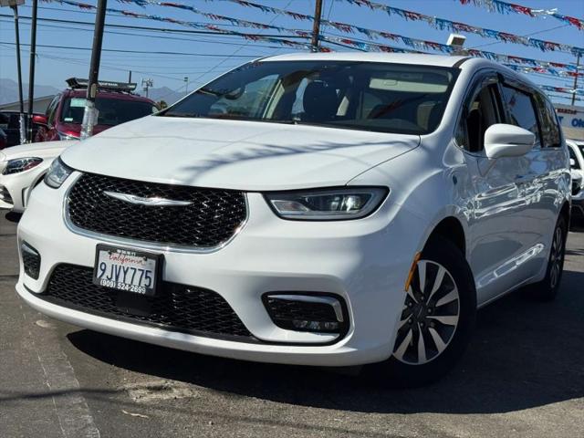 2022 Chrysler Pacifica Hybrid Touring L for sale in El Monte, CA