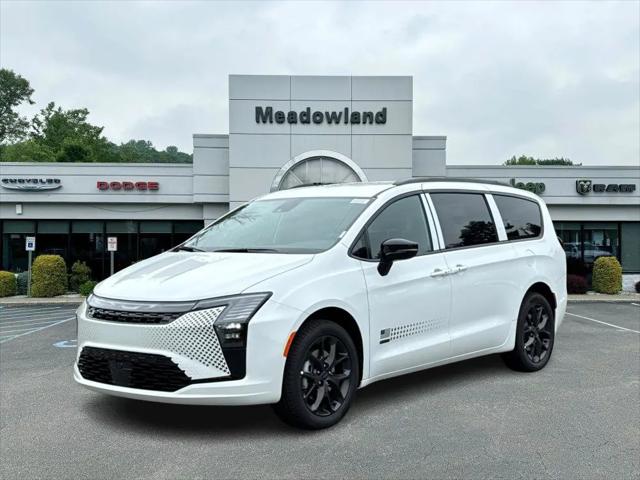 2027 Chrysler Pacifica Select for sale in Carmel, NY