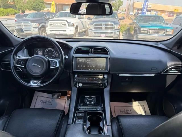 2018 Jaguar F-PACE 30t R-Sport