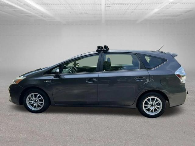 2014 Toyota Prius v Three 2014 Toyota Prius v Three