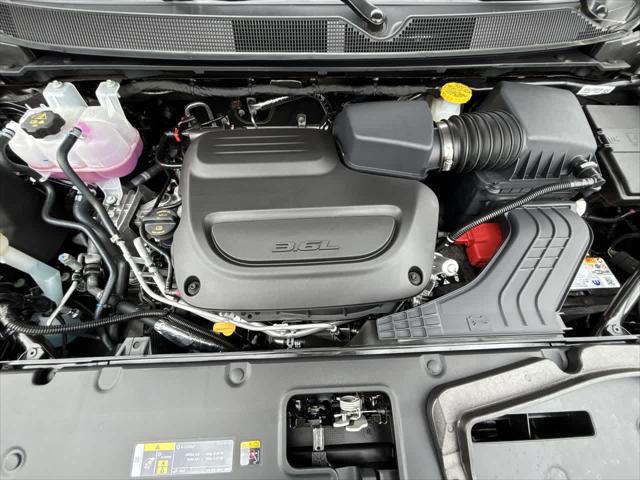 2027 Chrysler Pacifica Select