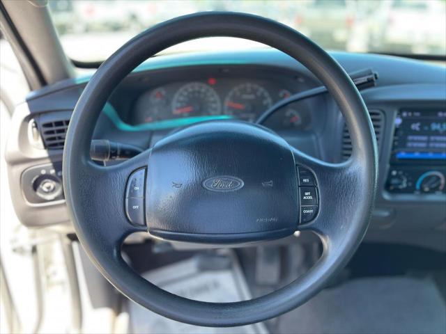 2000 Ford F-150 XL SuperCab Short Bed 2WD