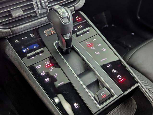 2023 Porsche Macan Unknown
