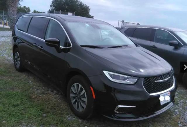 2023 Chrysler Pacifica Hybrid Touring L for sale in Dickson City, PA