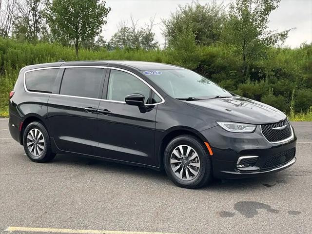 2023 Chrysler Pacifica Hybrid Touring L for sale in Dickson City, PA