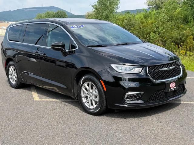 2025 Chrysler Pacifica Select for sale in Dickson City, PA