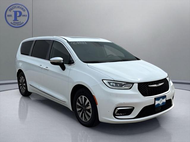 2023 Chrysler Pacifica Hybrid Limited for sale in Forest City, IA