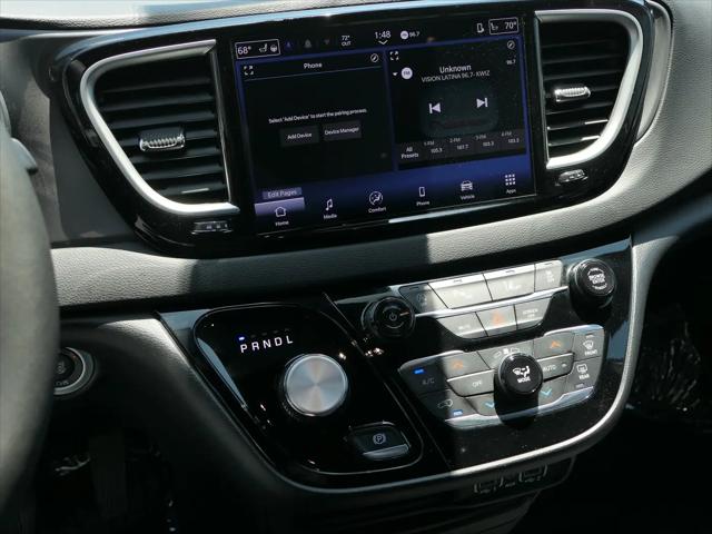 2025 Chrysler Pacifica Select