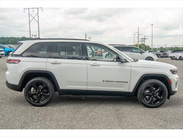 2023 Jeep Grand Cherokee Limited 4x4 2023 Jeep Grand Cherokee Limited 4x4