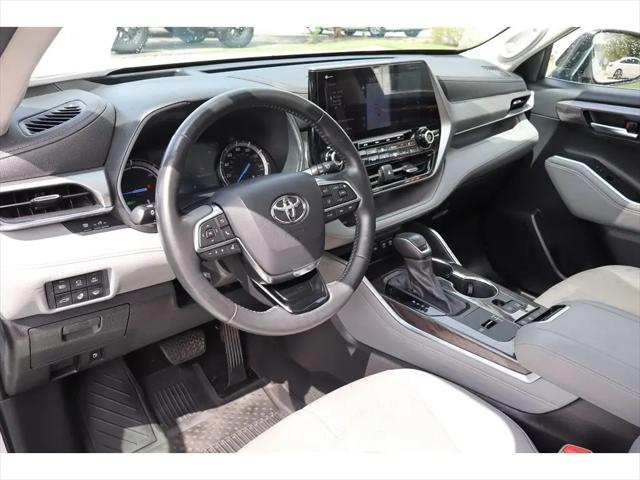 2021 Toyota Highlander Hybrid Platinum