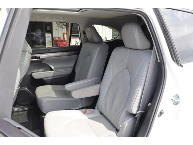 2021 Toyota Highlander Hybrid Platinum