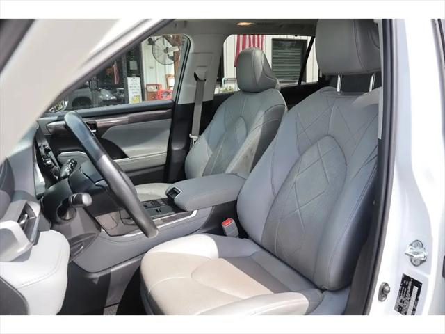 2021 Toyota Highlander Hybrid Platinum
