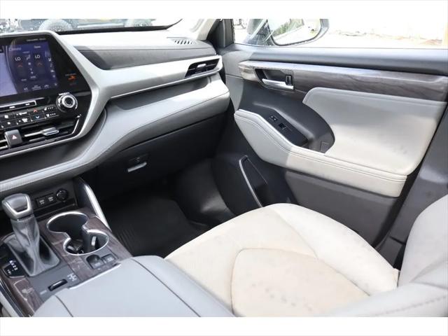2021 Toyota Highlander Hybrid Platinum