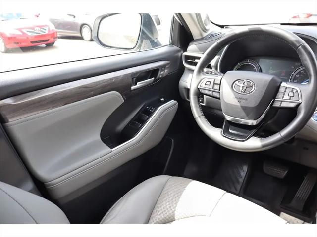 2021 Toyota Highlander Hybrid Platinum