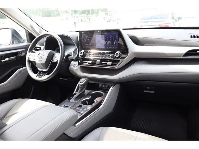 2021 Toyota Highlander Hybrid Platinum