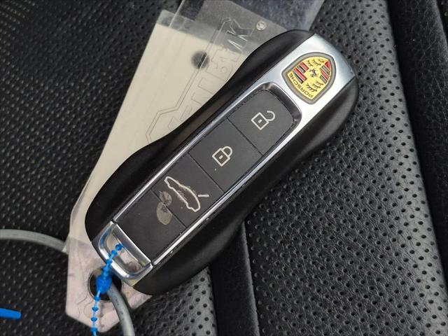 2023 Porsche Panamera E-Hybrid 4 Platinum Edition