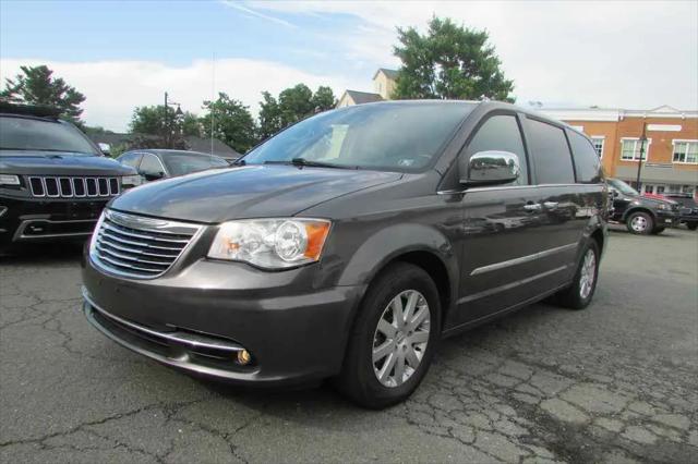 2015 Chrysler Town & Country Touring for sale in Purcellville, VA