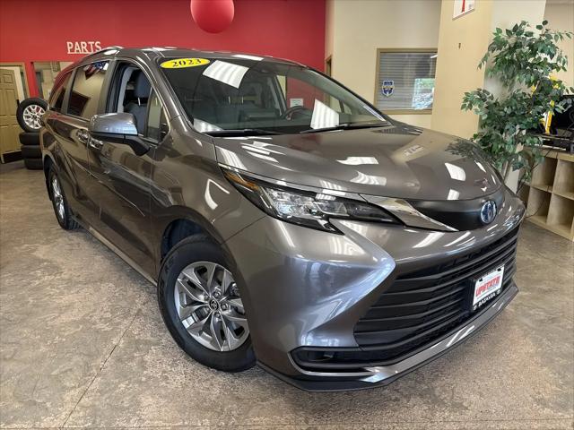 2023 Toyota Sienna LE for sale in Batavia, NY
