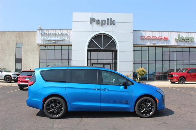 2027 Chrysler Pacifica Select for sale in Luverne, MN