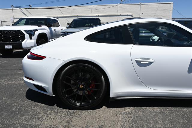 2018 Porsche 911 Carrera GTS
