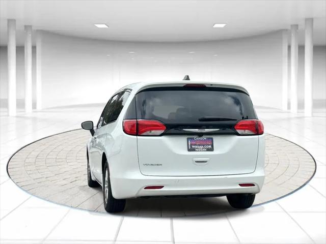 2023 Chrysler Voyager LX