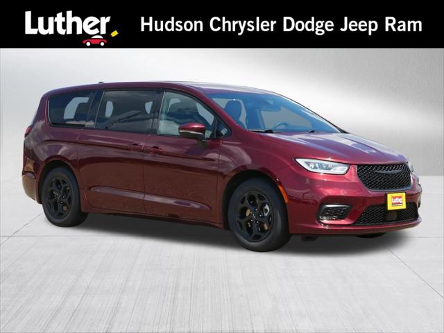 2023 Chrysler Pacifica Hybrid Touring L for sale in Hudson, WI