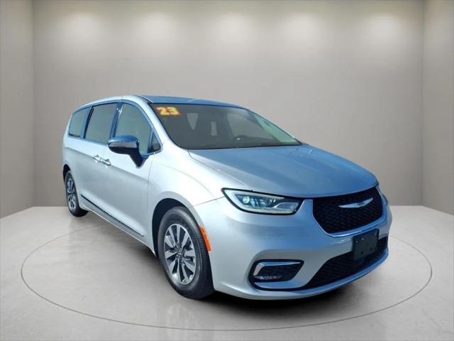 2023 Chrysler Pacifica Hybrid Limited for sale in New Bern, NC