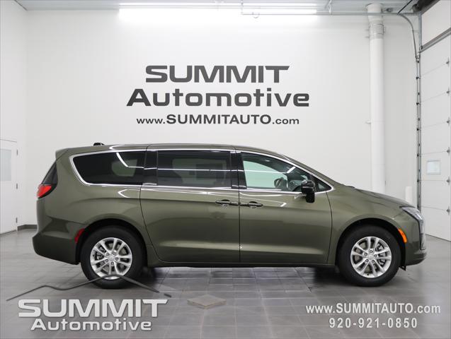 2027 Chrysler Pacifica Select for sale in Fond du Lac, WI