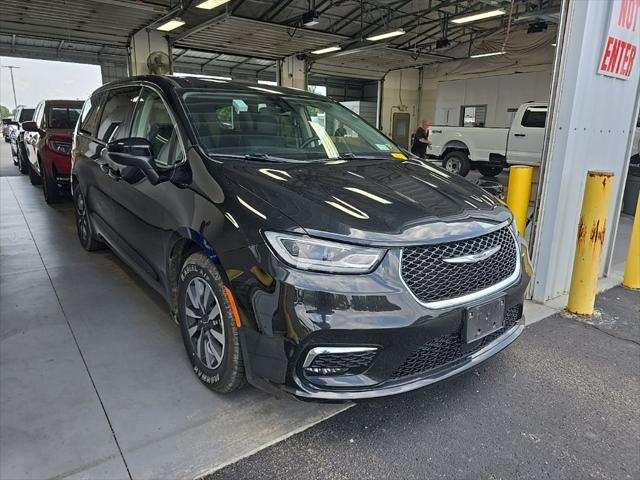 2023 Chrysler Pacifica Hybrid Touring L for sale in Groveport, OH