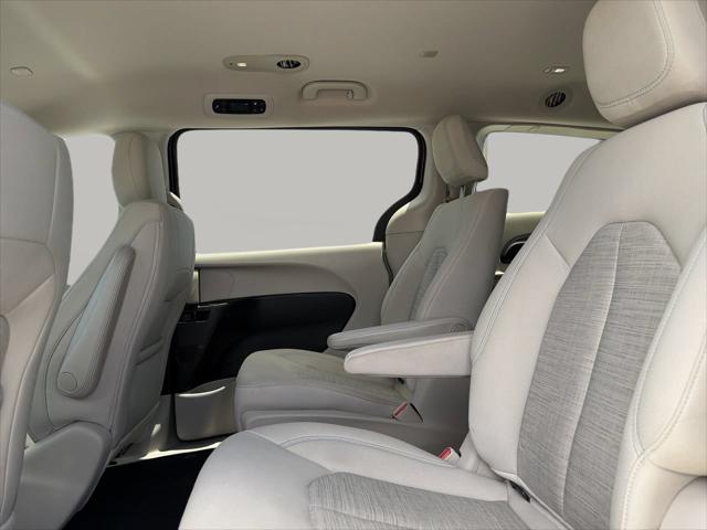 2017 Chrysler Pacifica Hybrid Touring Plus