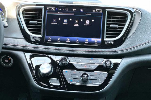 2027 Chrysler Pacifica Select