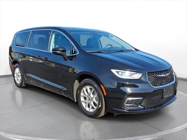 2024 Chrysler Pacifica Touring L for sale in Springfield, OH