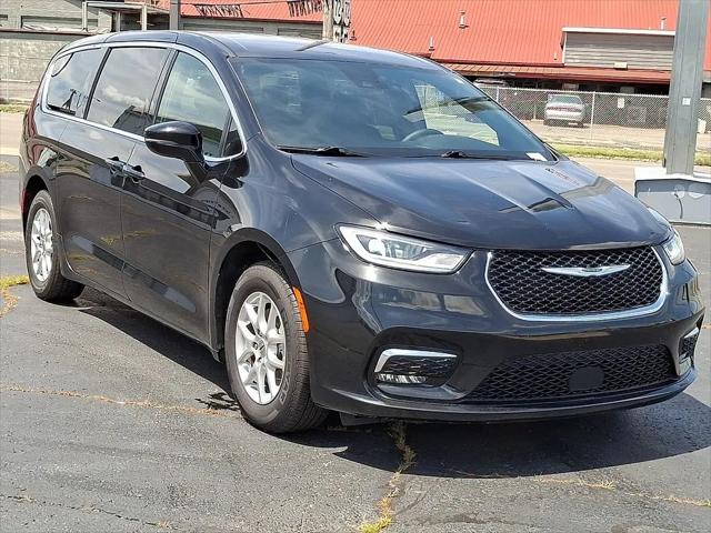 2025 Chrysler Pacifica Select FWD for sale in Springfield, OH