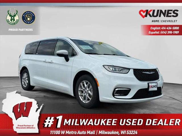 2023 Chrysler Pacifica Touring L for sale in Milwaukee, WI