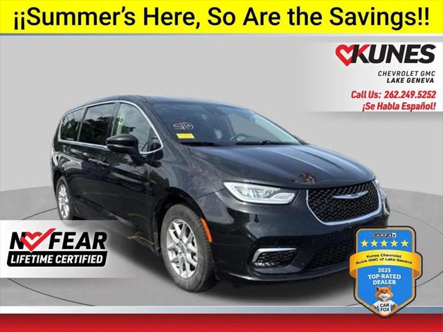 2023 Chrysler Pacifica Touring L for sale in Lake Geneva, WI