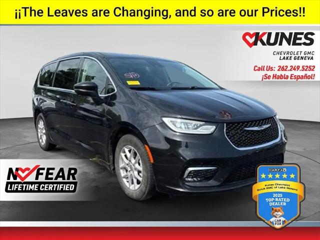 2023 Chrysler Pacifica Touring L for sale in Lake Geneva, WI
