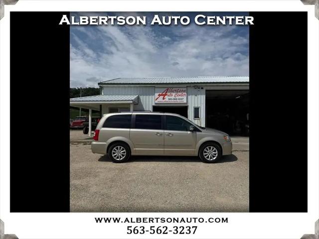 2016 Chrysler Town & Country Limited Platinum for sale in SPILLVILLE, IA