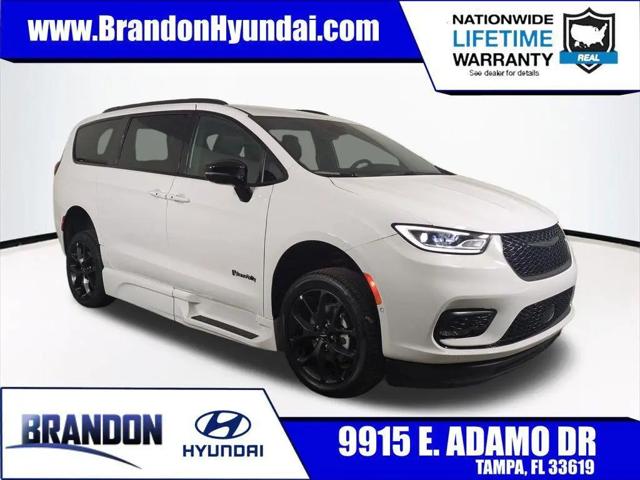 2024 Chrysler Pacifica Touring L for sale in Tampa, FL