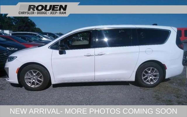 2025 Chrysler Pacifica Select for sale in Woodville, OH