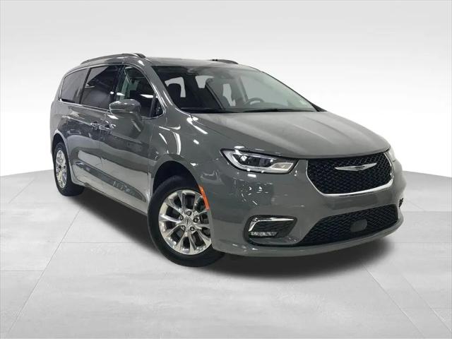 2022 Chrysler Pacifica Touring L AWD for sale in Des Moines, IA